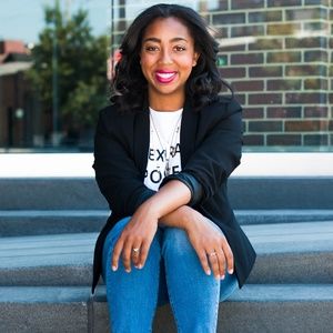 Meet your Posher, Amina